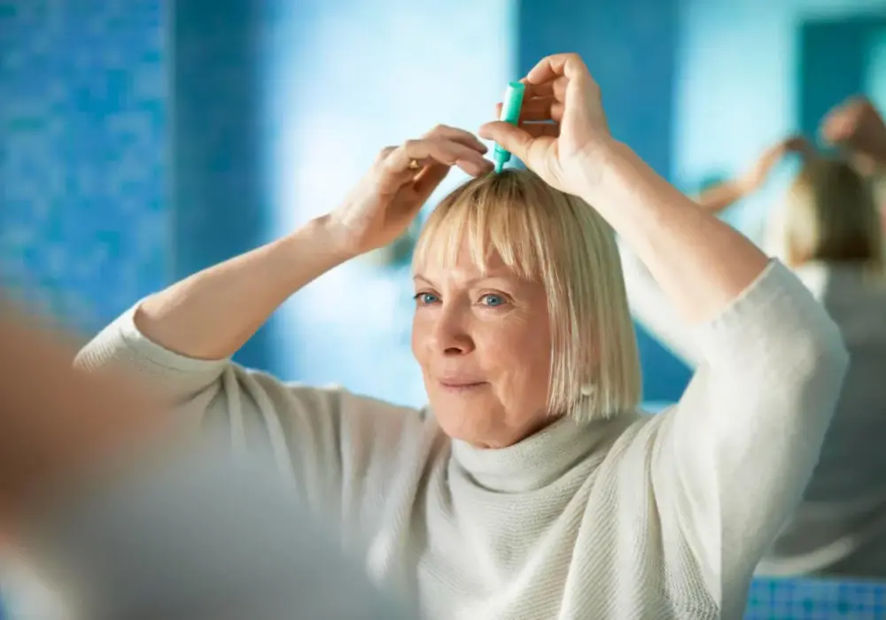 Co na wypadanie włosów w menopauzie? Poznaj skuteczne metody wsparcia