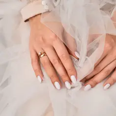 Jaki manicure na ślub: najpiękniejsze inspiracje i trendy, które zachwycą