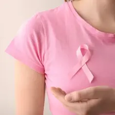 Guz w piersiach objawy – jak je rozpoznać i kiedy szukać pomocy