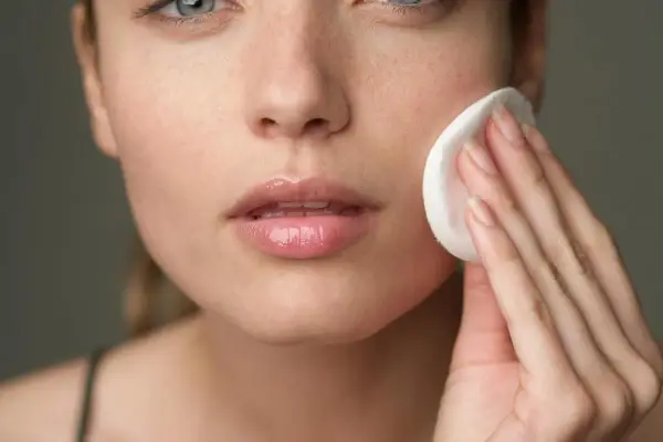 Retinal – szybszy niż retinol? Jak działa i dla kogo jest?